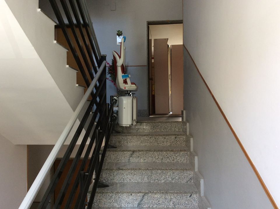 Installazione montascale per condominio a Mariglianella (NA)